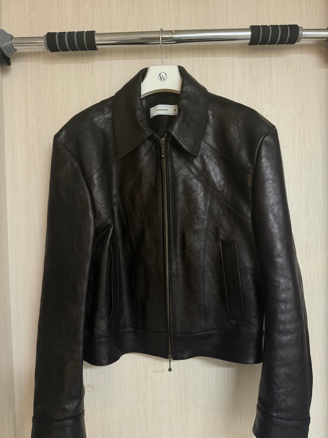 [2] 웨이비니스 25fw 프레임 크롭 레더 자켓 상품이미지2