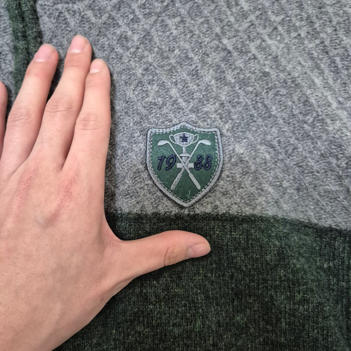 루이티크라운 골프웨어 울 헤링본 와펜 로고 반집업니트 상품이미지4