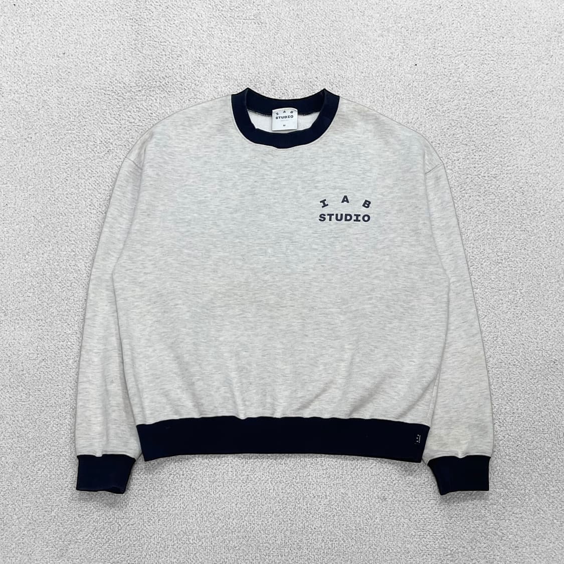 아이앱스튜디오 스펠 로고 스웨트셔츠 맨투맨 상품이미지2