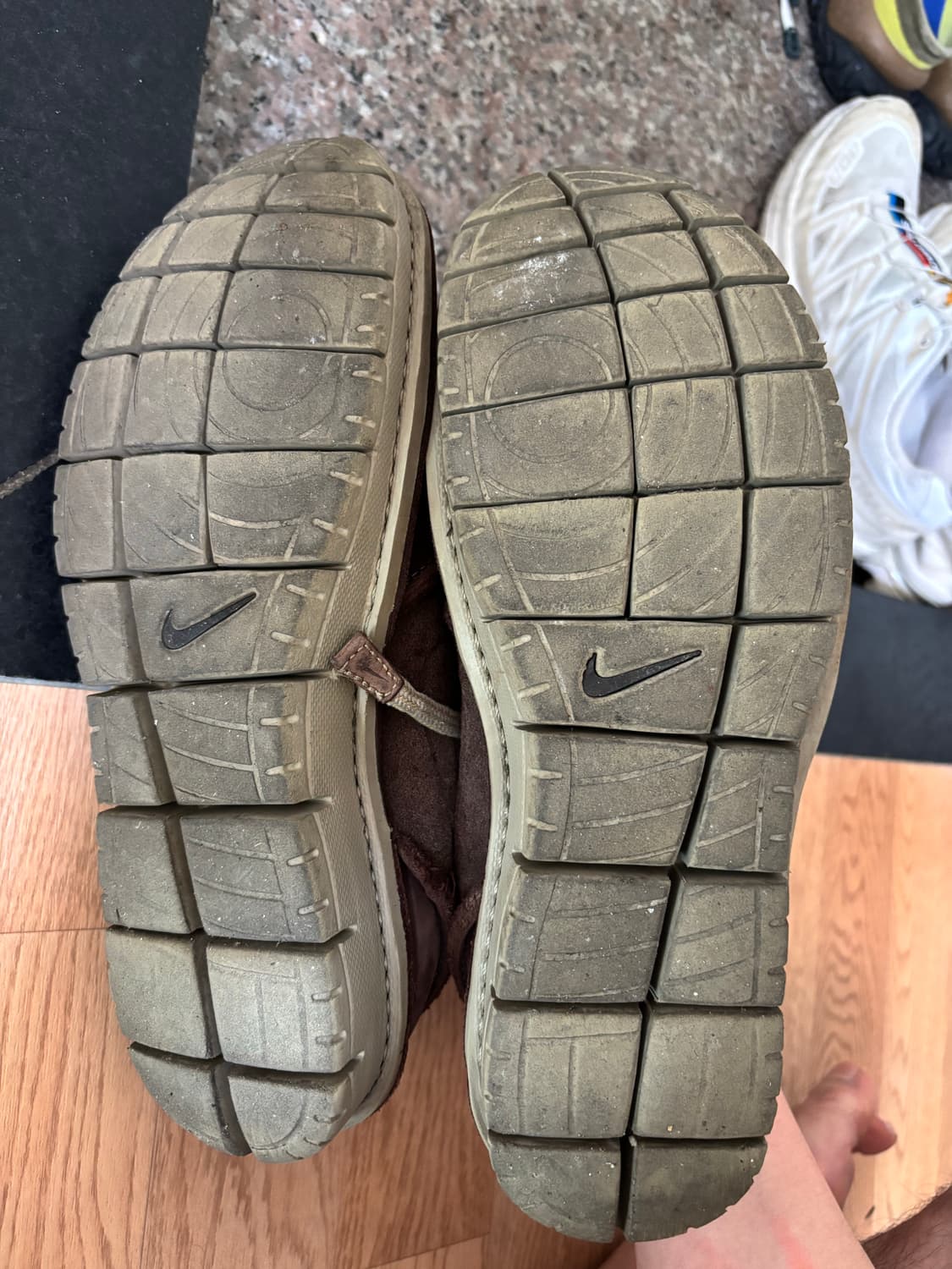 나이키 컨시더드 280사이즈 팝니다 상품이미지4