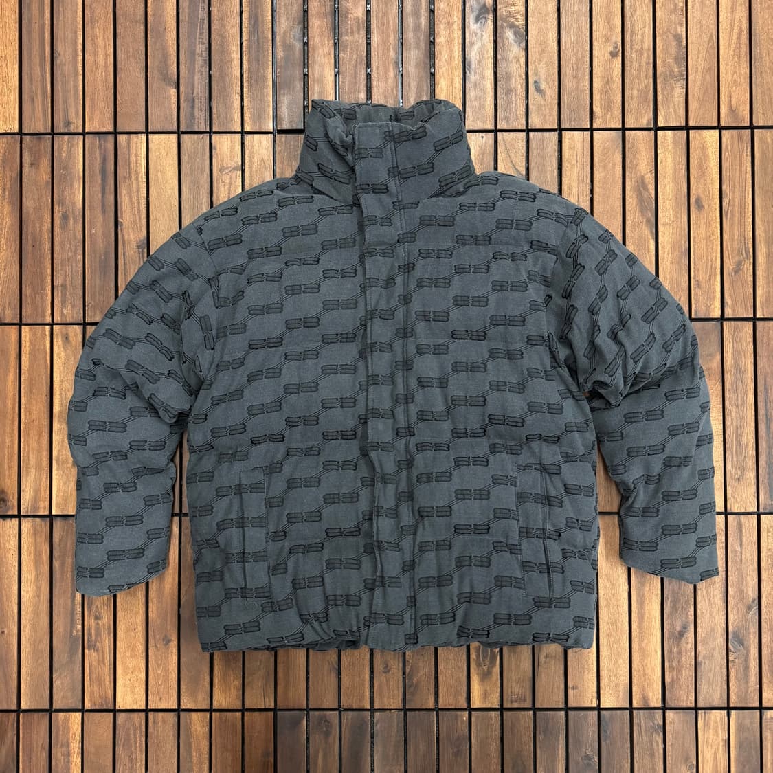 발렌시아가 BB 모노그램 푸퍼 그레이 made in ITALY (XL) 상품이미지1