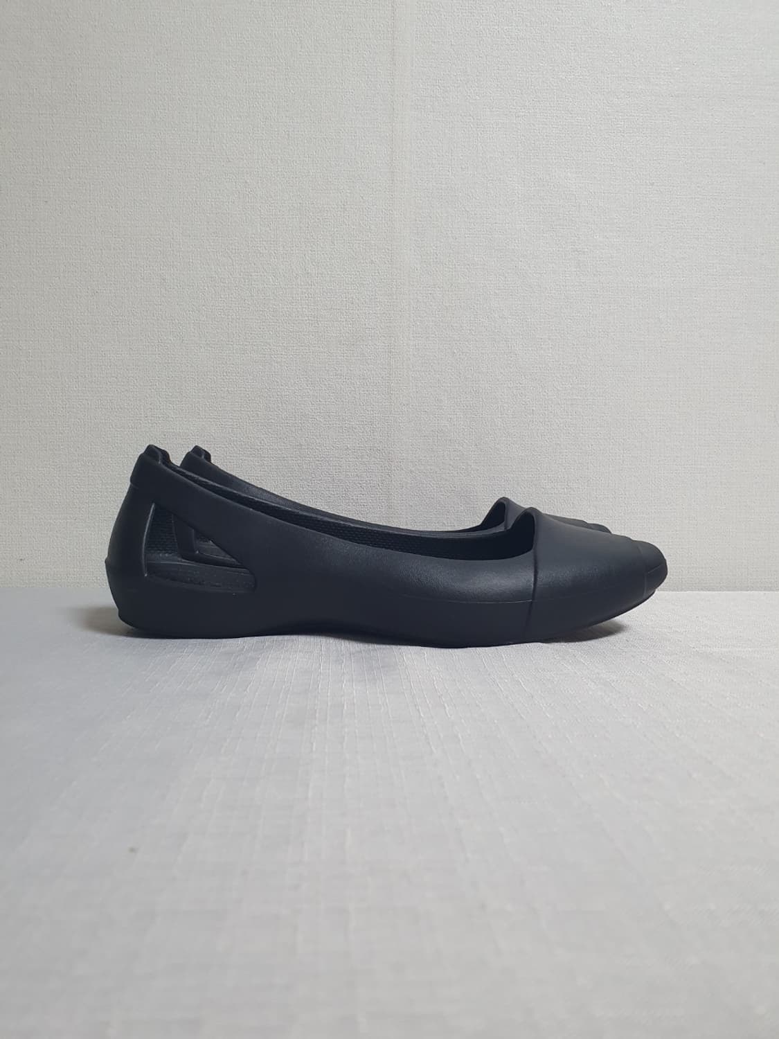 240mm 크록스 샌들 시에나 플랫 슈즈 블랙  W7 상품이미지4