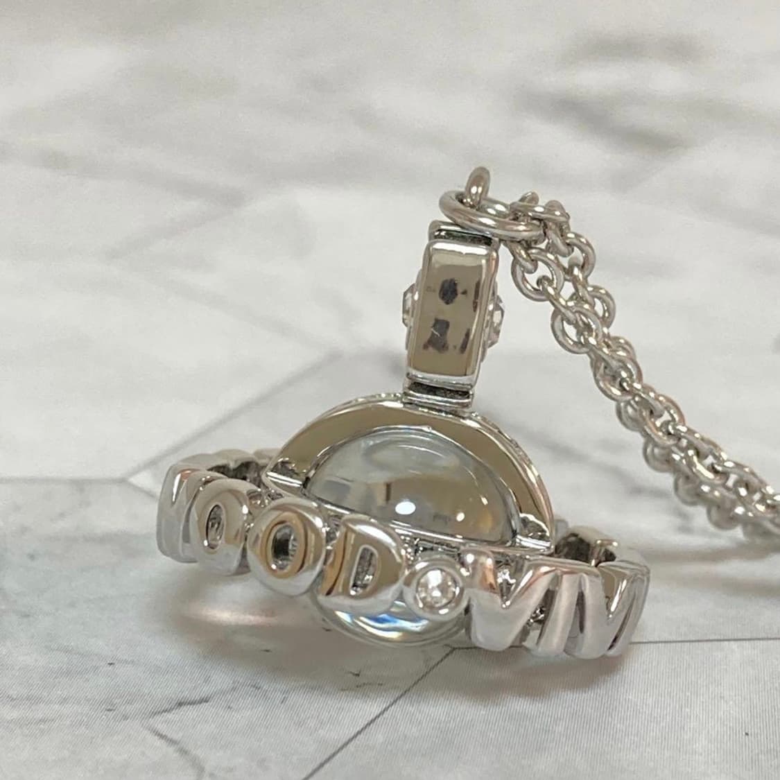 비비언웨스트우드 화이트 실버 크리스탈 3d orb 레터링 팬던트 목걸이 상품이미지5