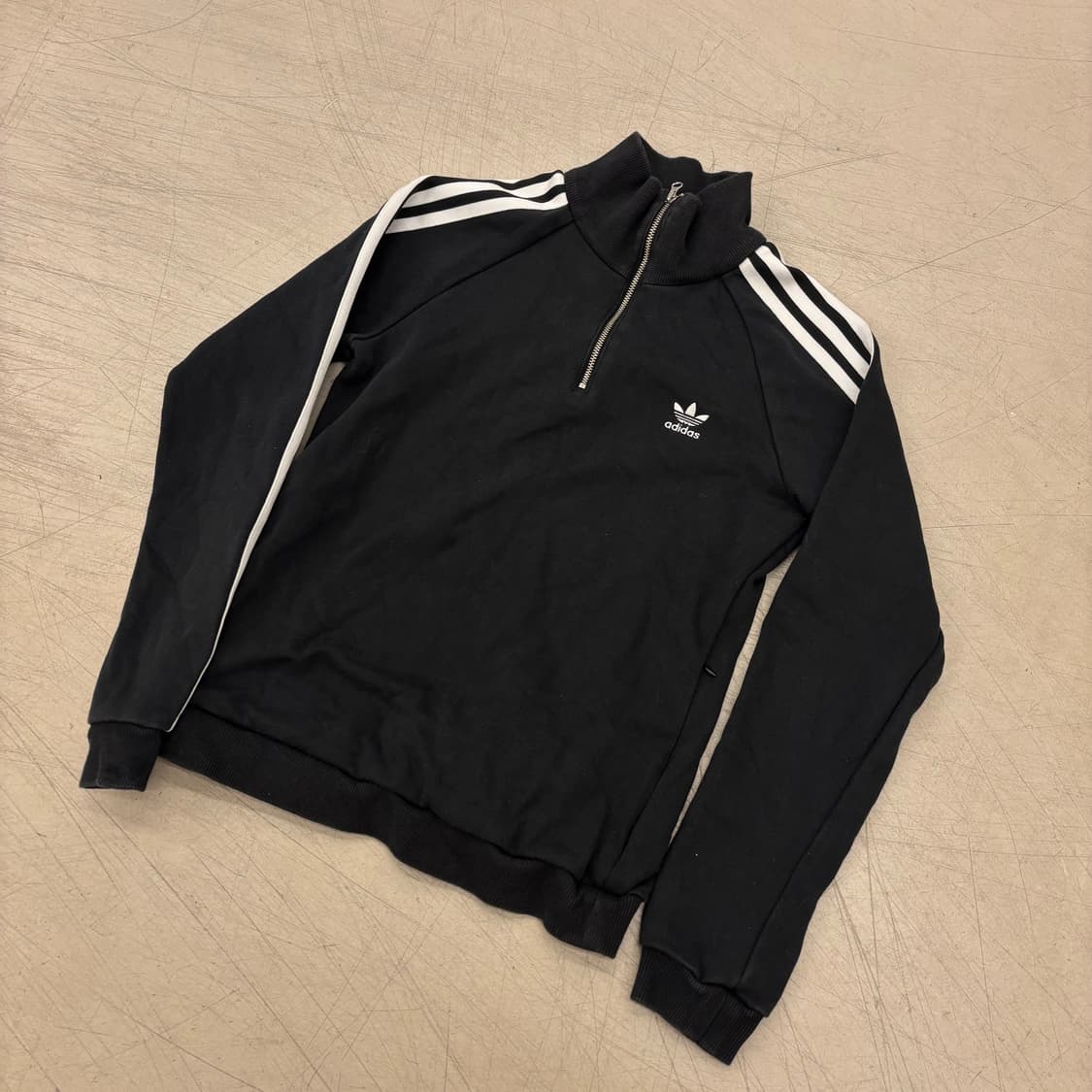 아디다스 삼선 블랙 반집업 맨투맨 상품이미지1
