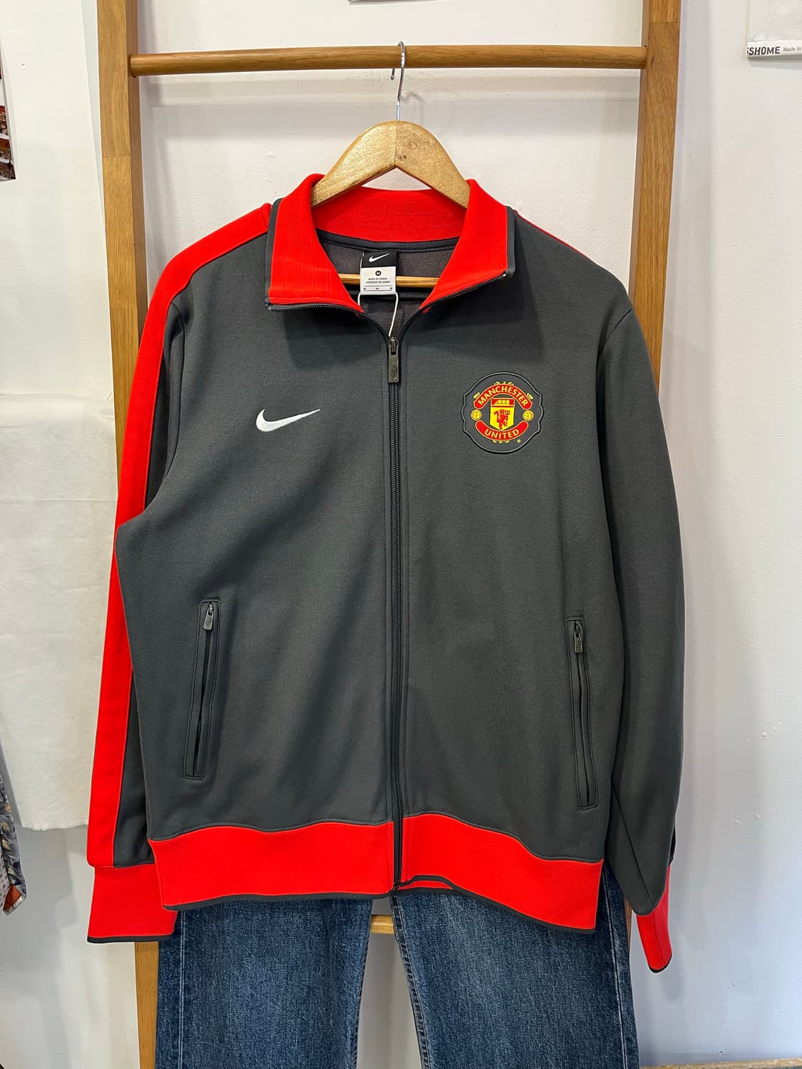 나이키 맨유 트랙 자켓 그레이/레드 상품이미지1