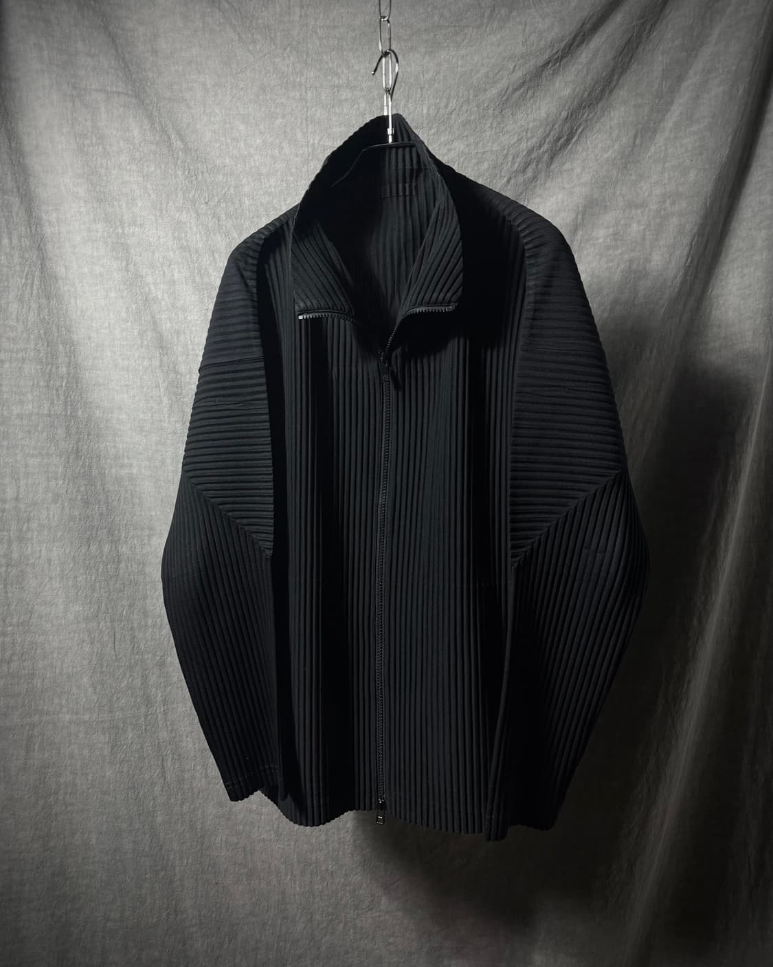 옴므플리세 집업 상품이미지1