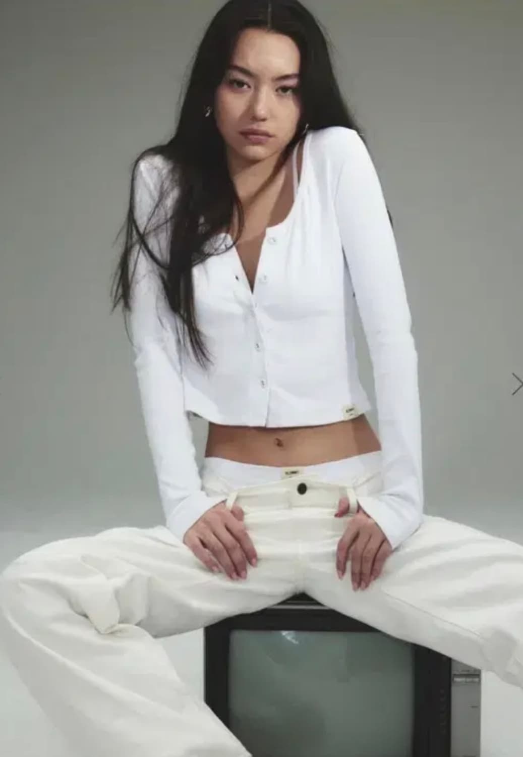 글로니 G CLASSIC 립 브이넥가디건 화이트 상품이미지1