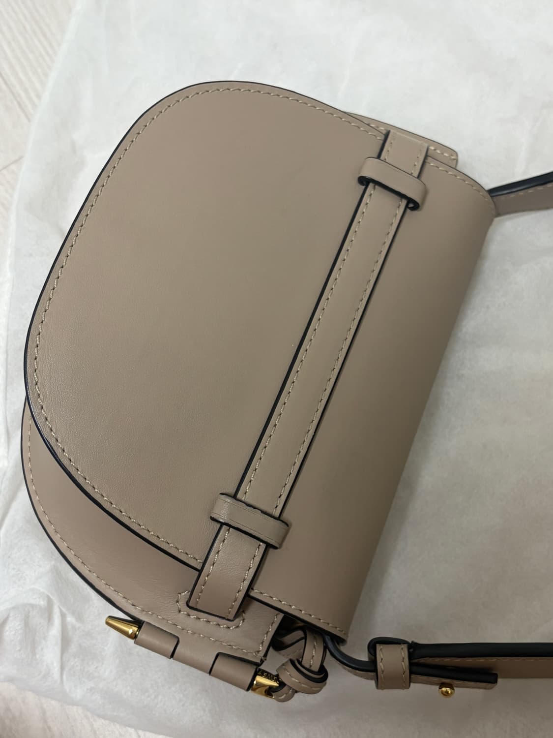 로에베 게이트백 미니 상품이미지2