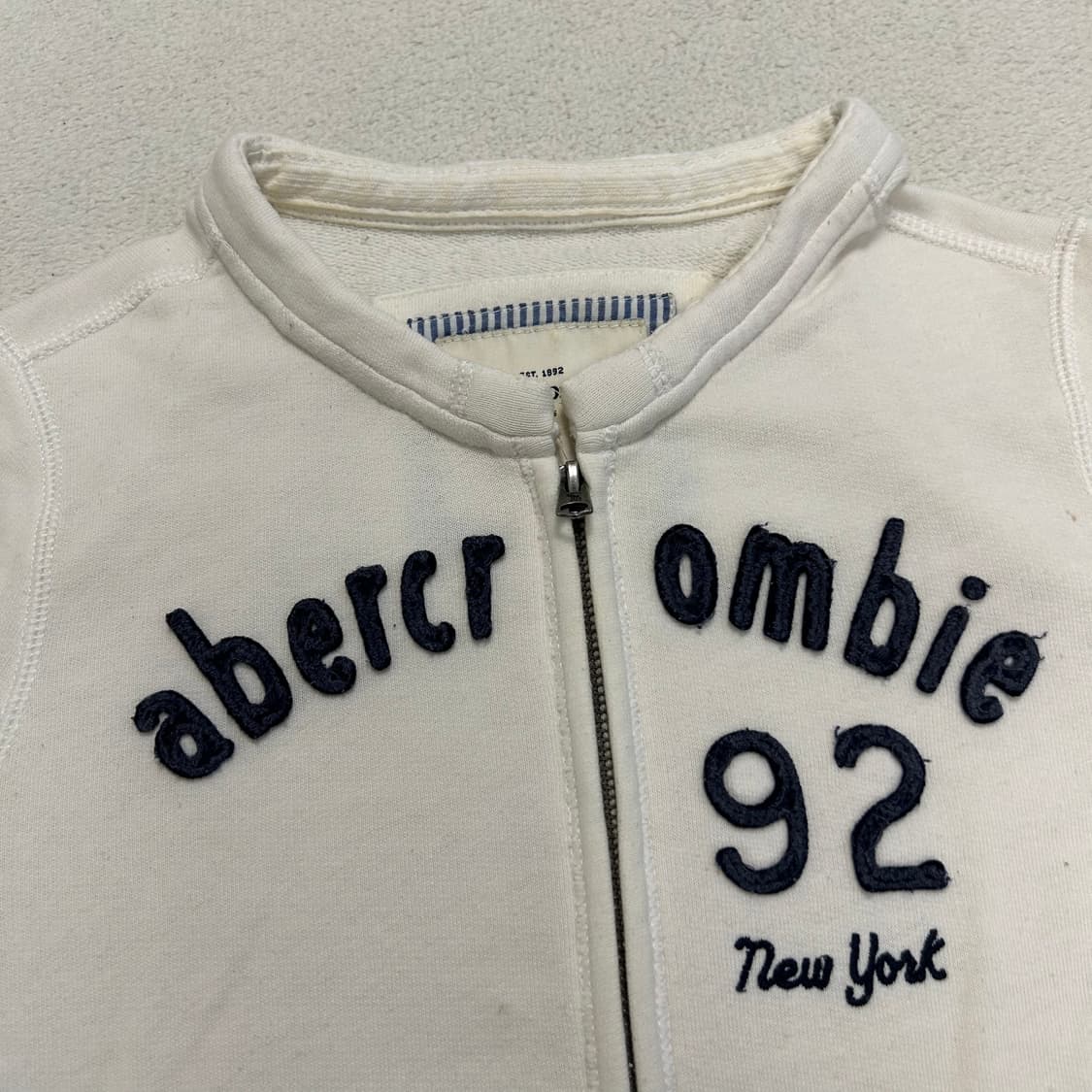Abercrombie white zip-up 상품이미지5