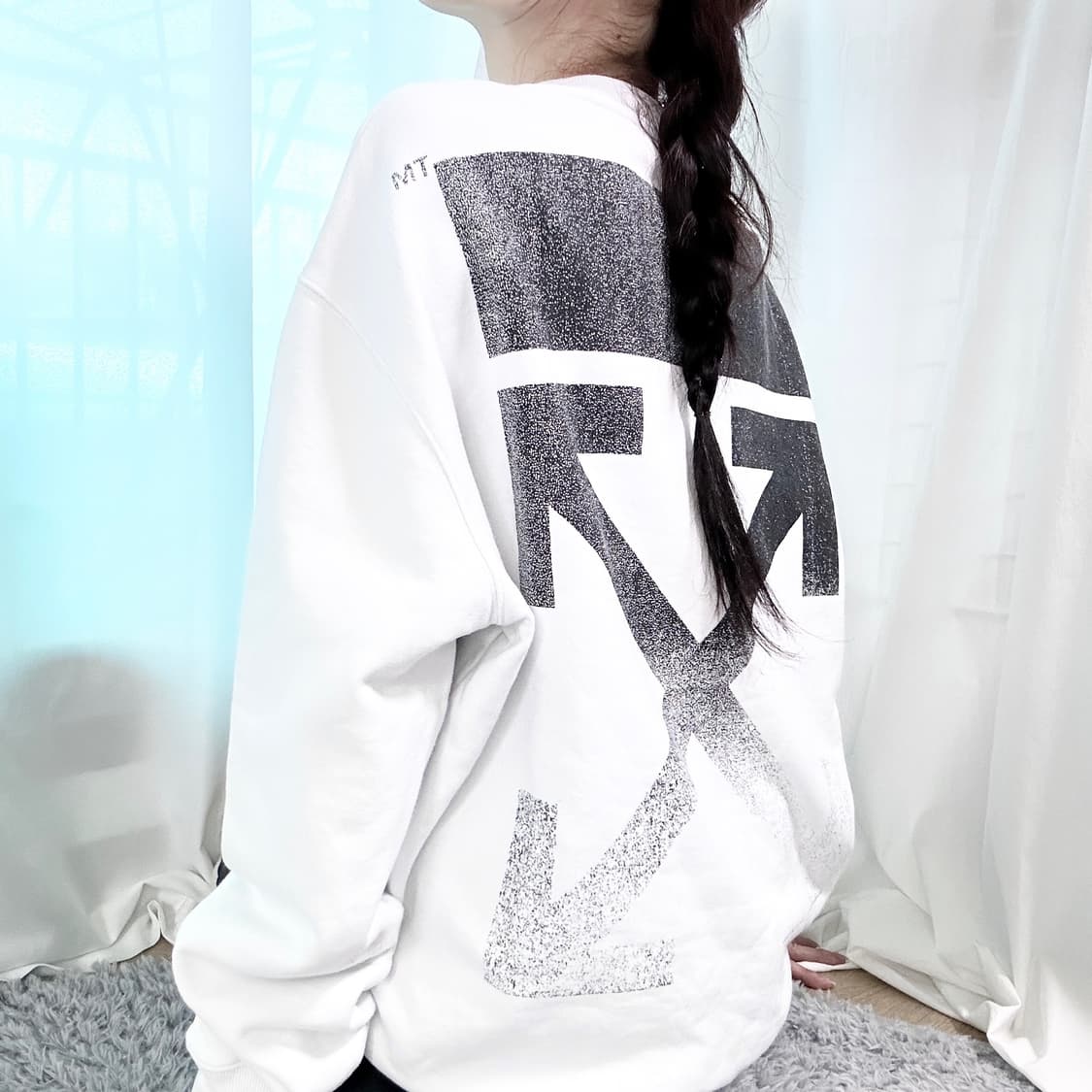 오프화이트 디그레이드 화이트 맨투맨 상품이미지4