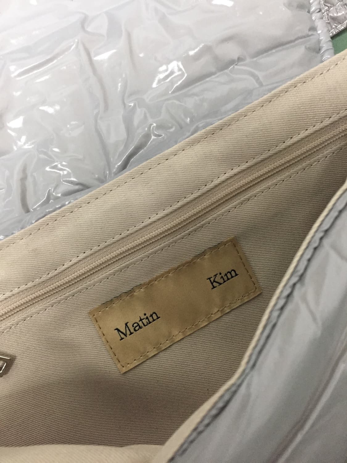 마뗑킴 패딩 숄더백 실버 그레이 상품이미지3