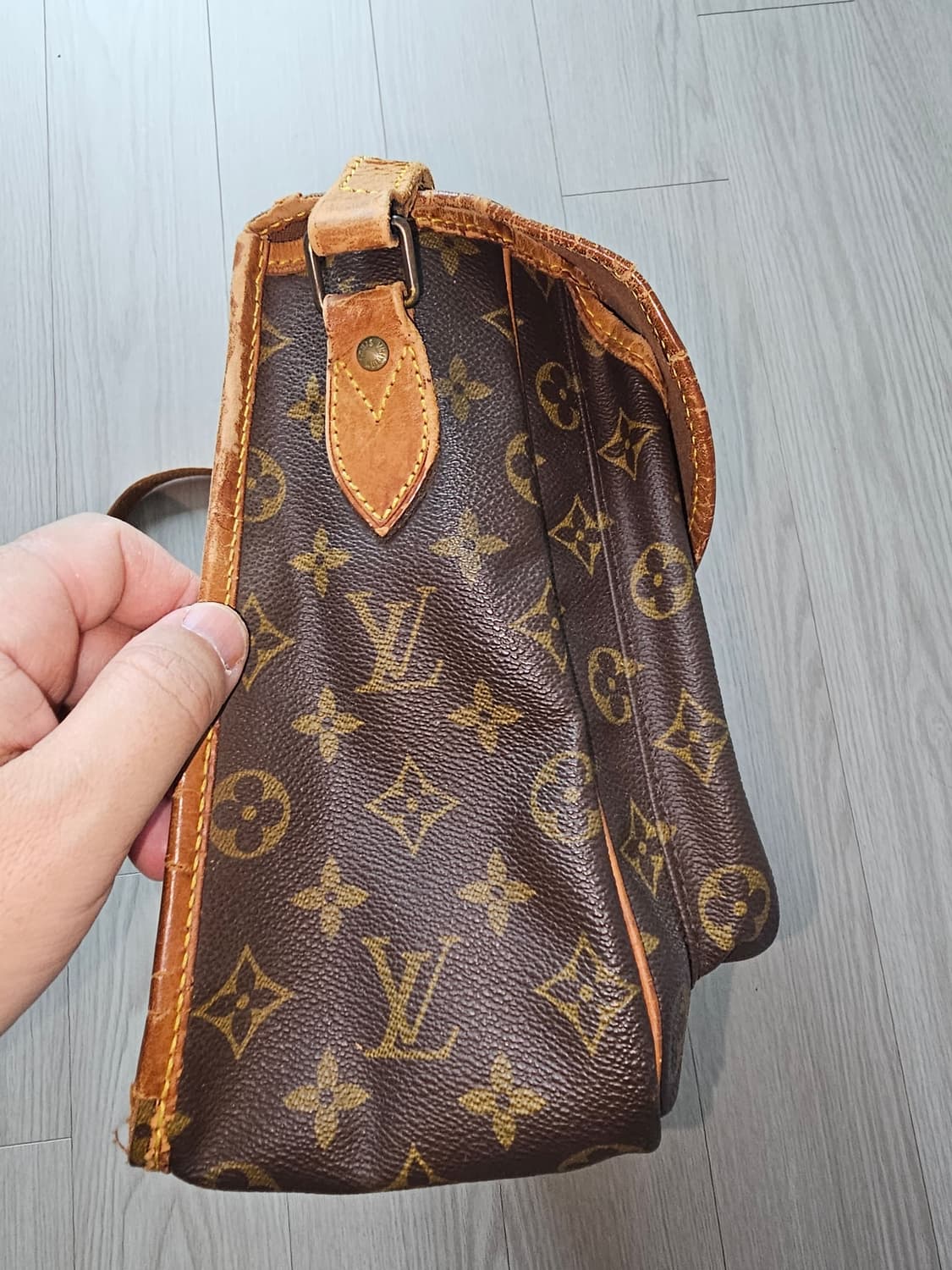 LOUIS VUITTON Gibeciere GM 상품이미지4