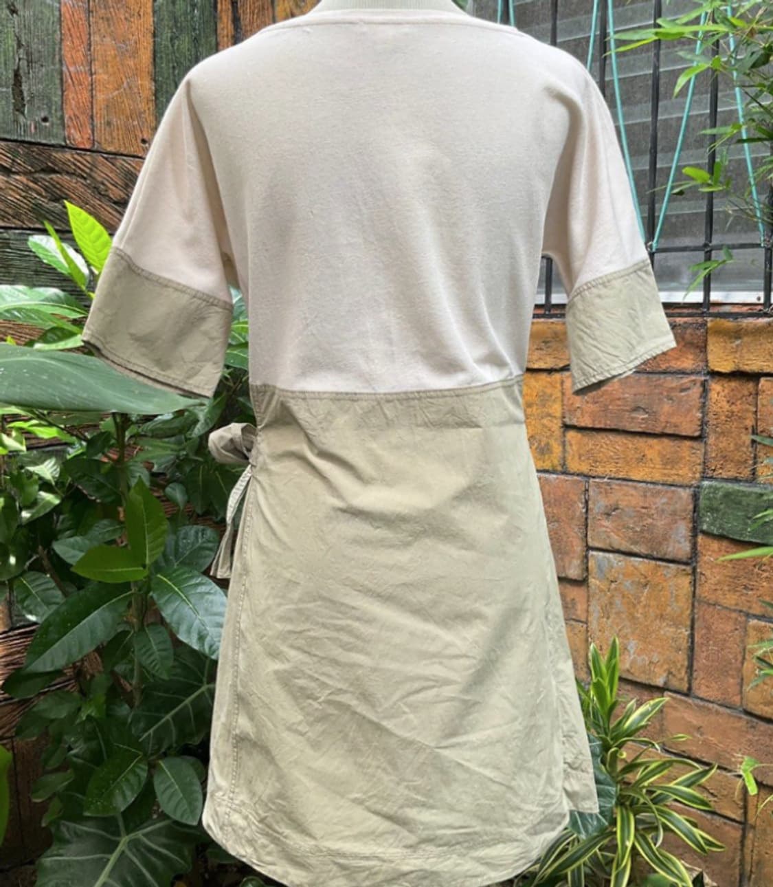 코스 반팔 랩형식 미디 원피스 연카키 (S)
 상품이미지4