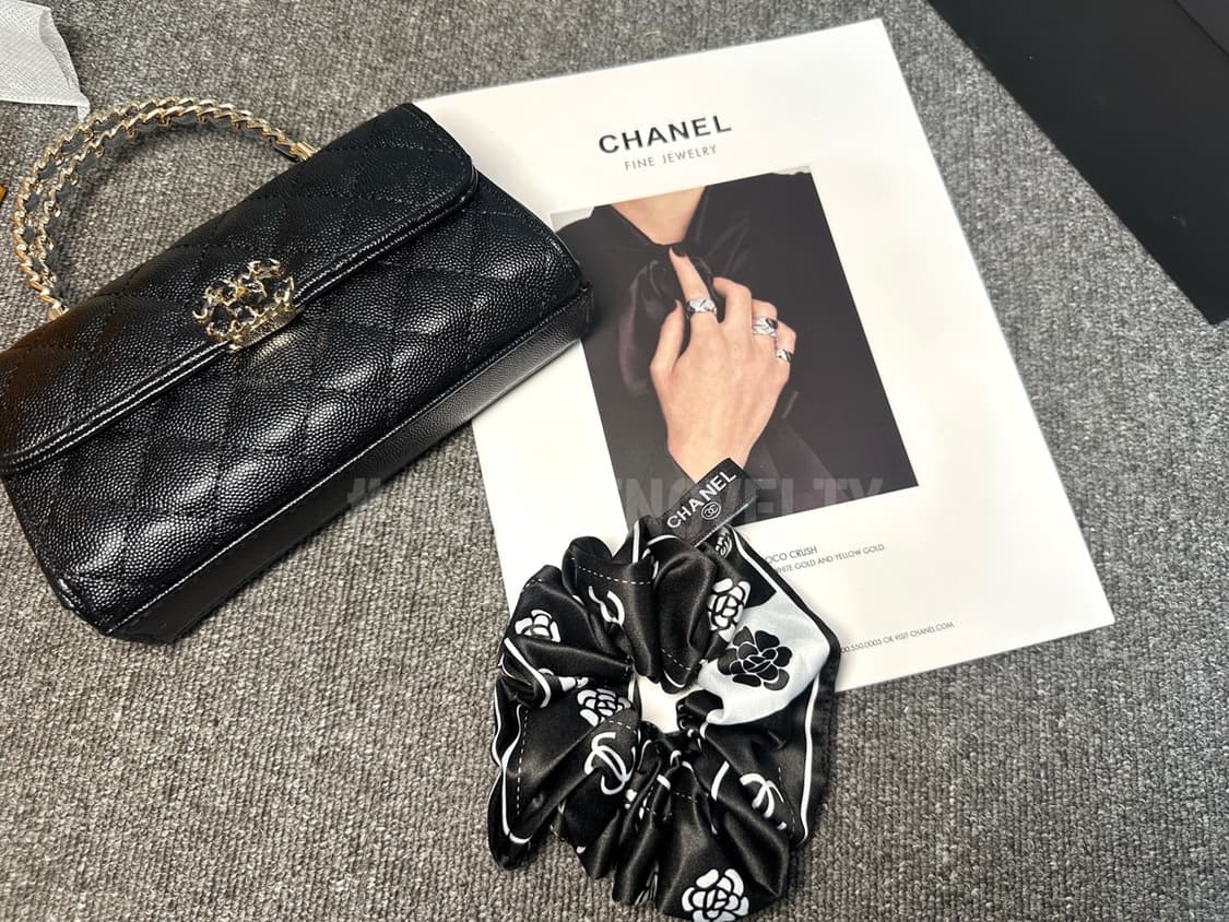 샤넬 까멜리아 헤어슈슈 블랙 상품이미지1