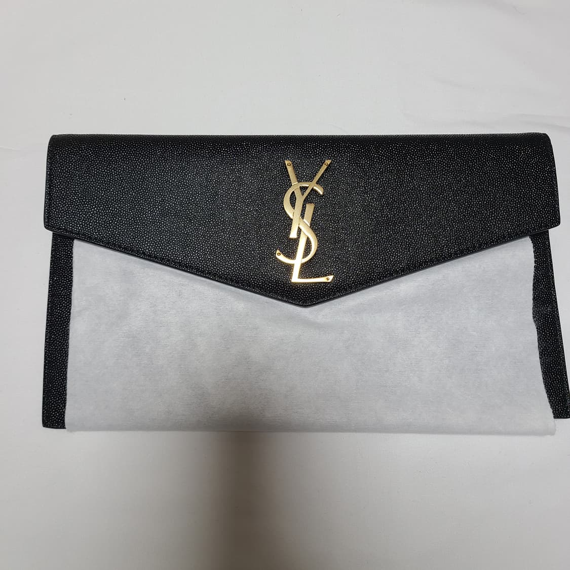 생로랑 업타운 파우치 그랑 드 뿌드르 엠보스드 레더 블랙 상품이미지1