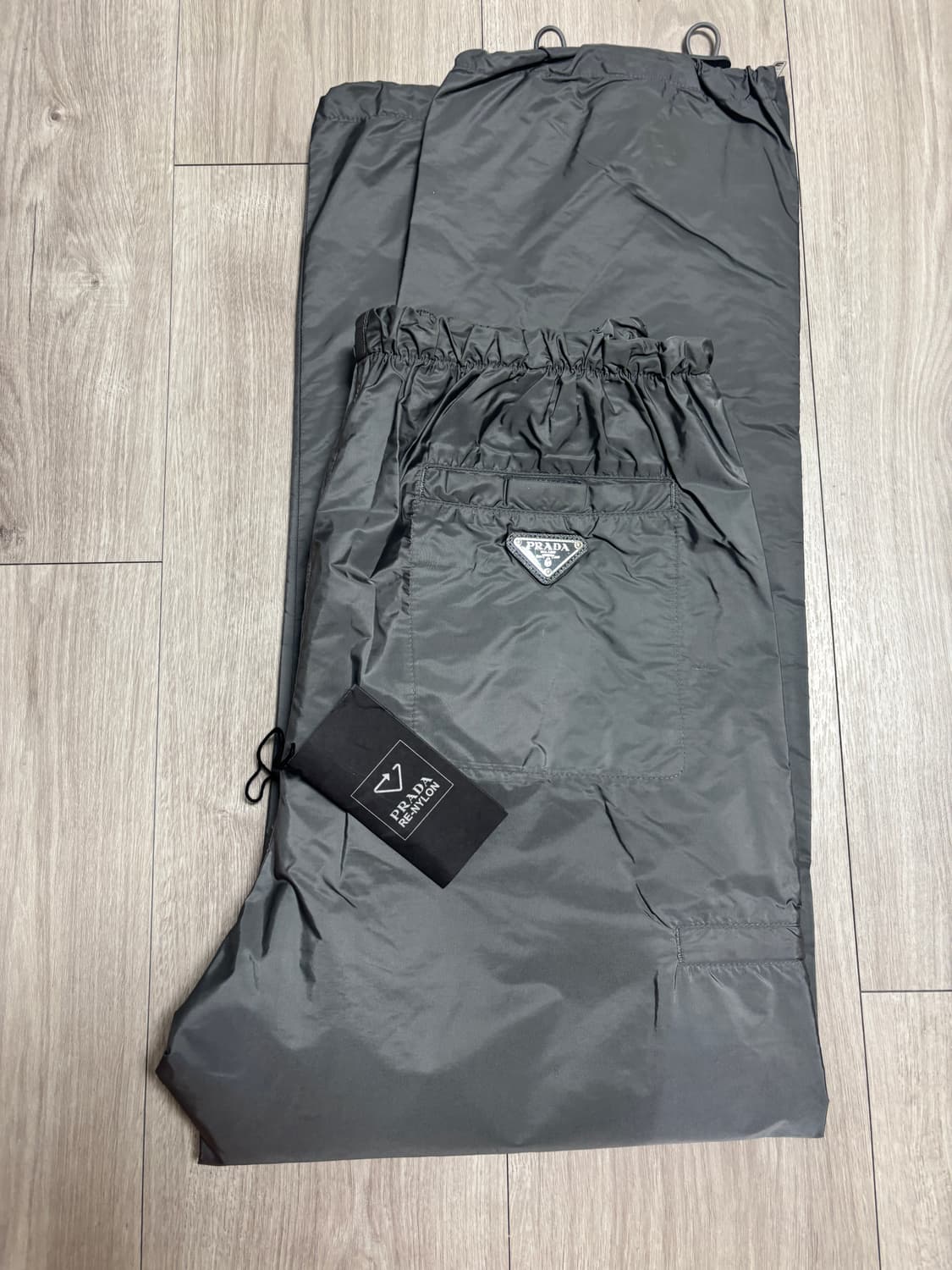 프라다 개버딘 re-nylon 팬츠 그레이 M 상품이미지8