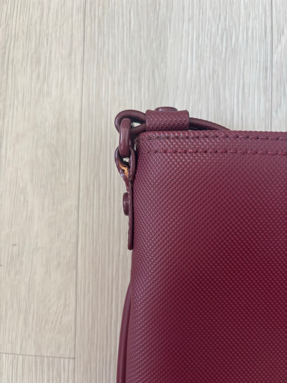 [라코스테 Lacoste] NEW CLASSIC 플랫 크로스백 (버건디) 상품이미지4