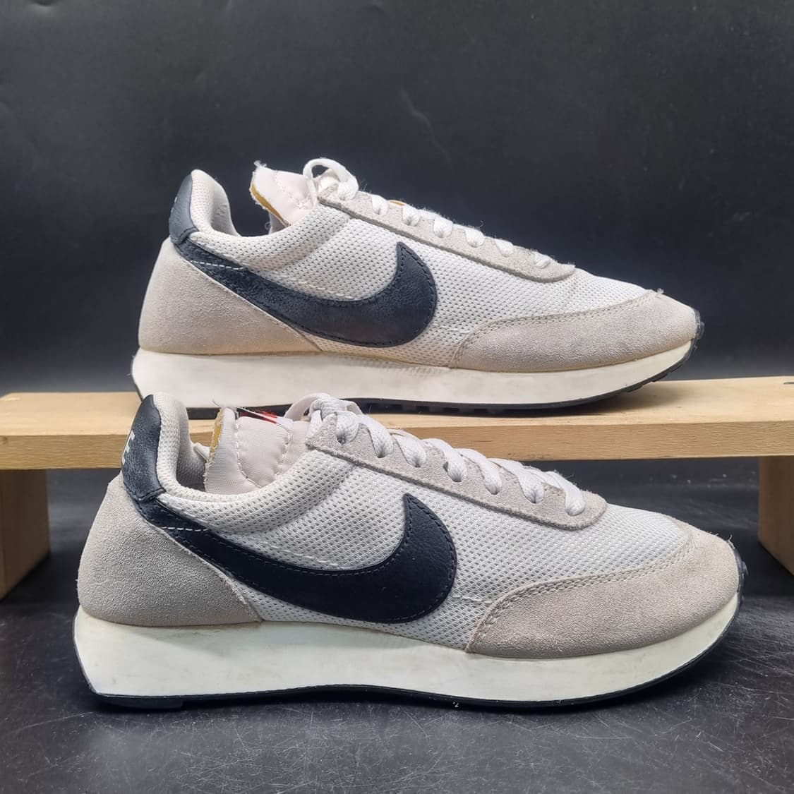 나이키 테일윈드79 흰검스니커즈 240 상품이미지1