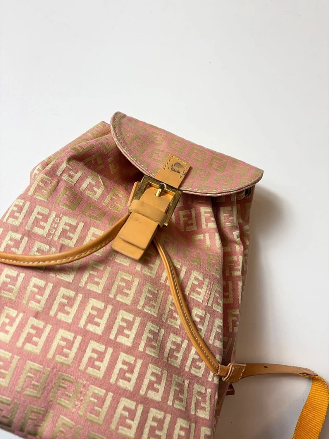 펜디 FENDI 아이코닉 주카 패턴 핑크 백팩 Q1479 상품이미지2