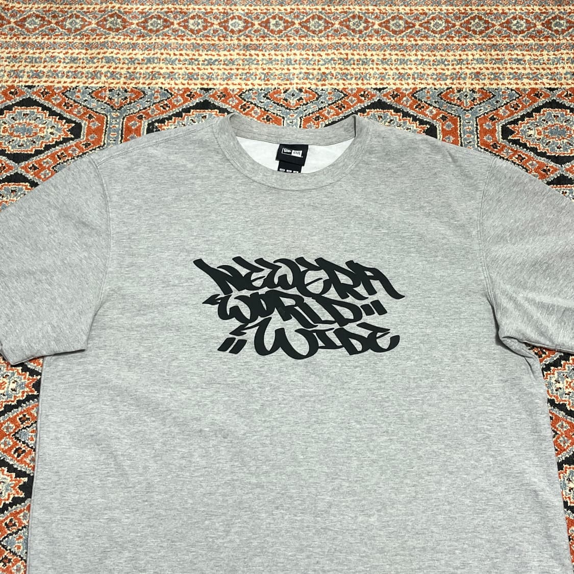 뉴에라 프린팅 그레이 반팔티셔츠 남성110 상품이미지2