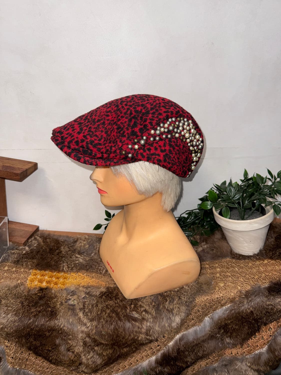 Red leopard pearl detail hunting cap 상품이미지1
