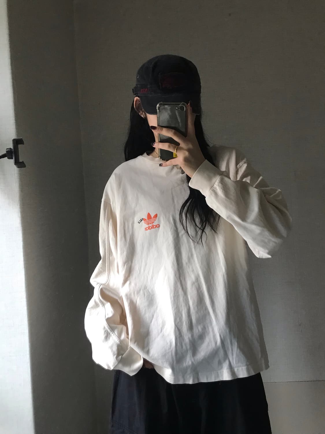 아디다스 아이보리 오버핏 롱슬리브 상품이미지5