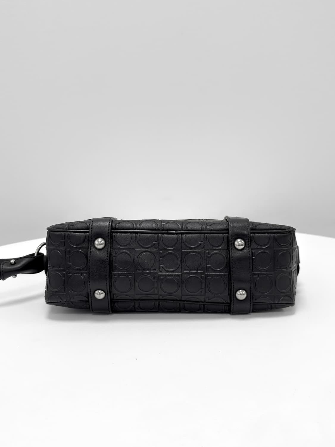Ferragamo Gancin Crossbody Bag 상품이미지4
