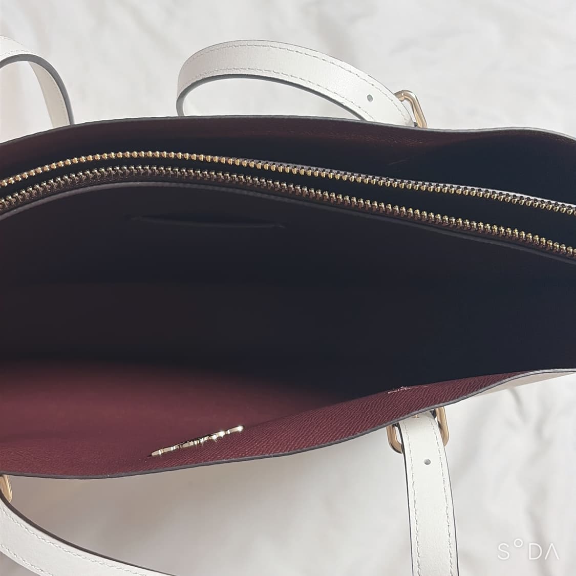 코치 화이트 시그니처 숄더백 상품이미지10