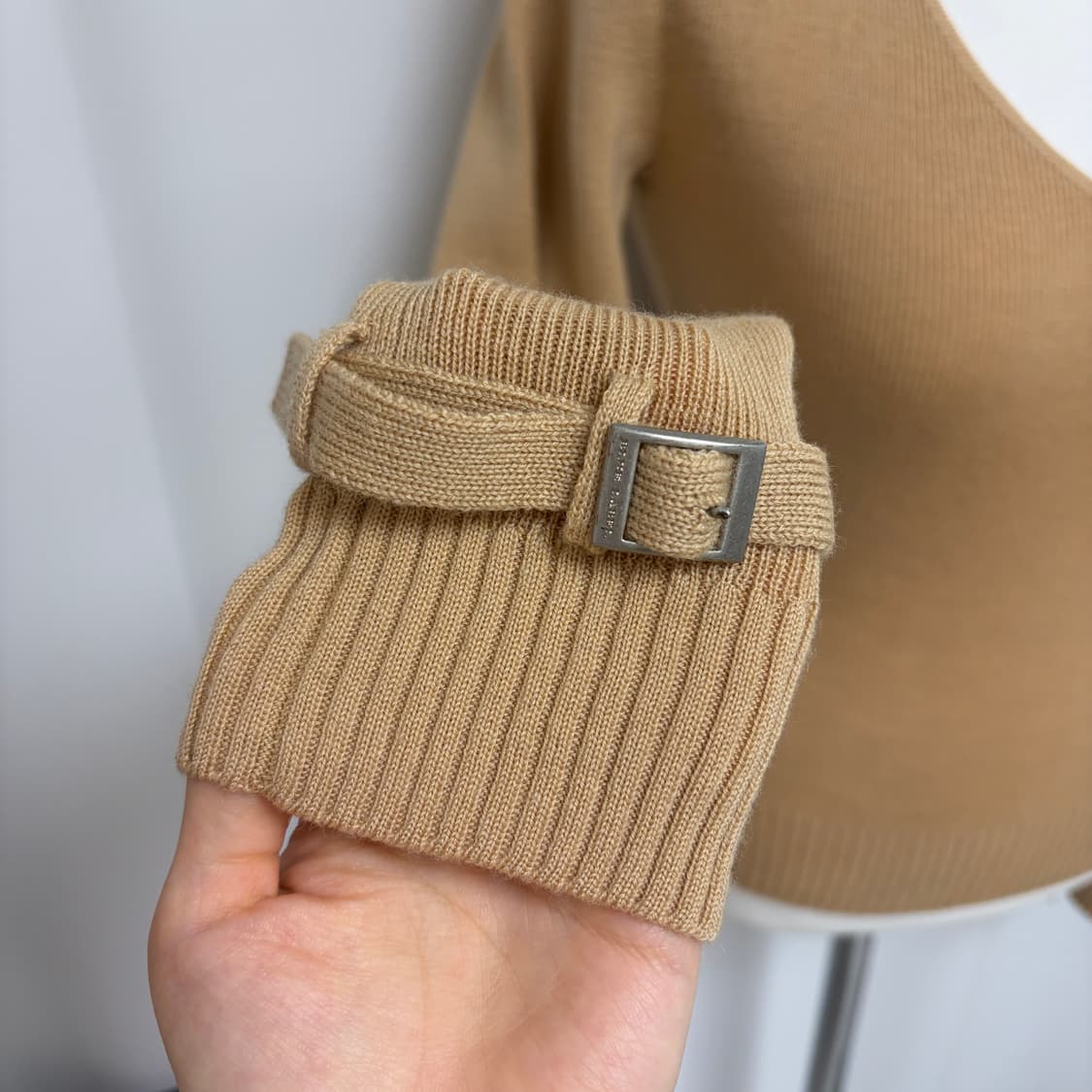 버버리 블루라벨 브이넥 니트 베이지 상품이미지3