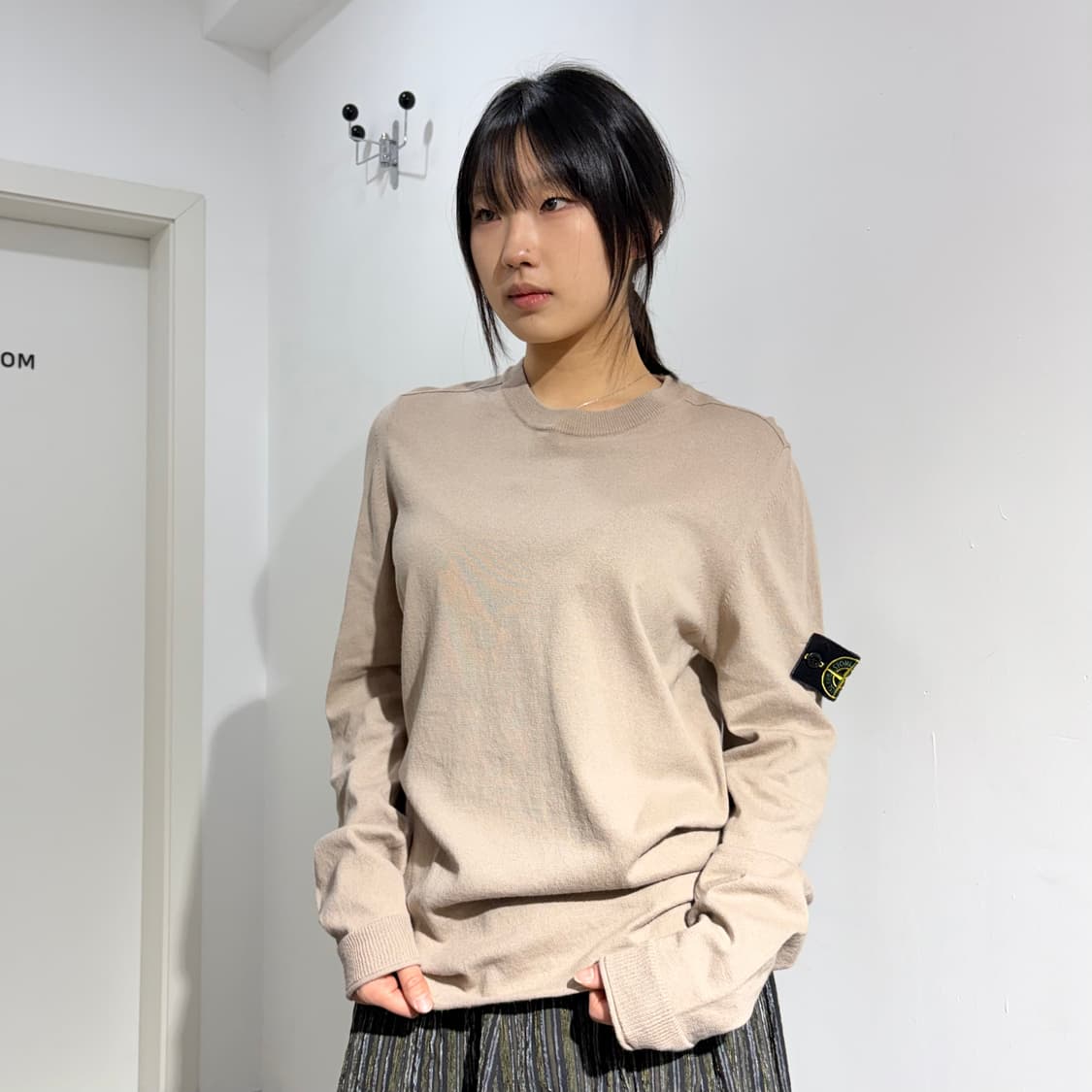 스톤아일랜드 베이지 크루넥 니트 상품이미지1