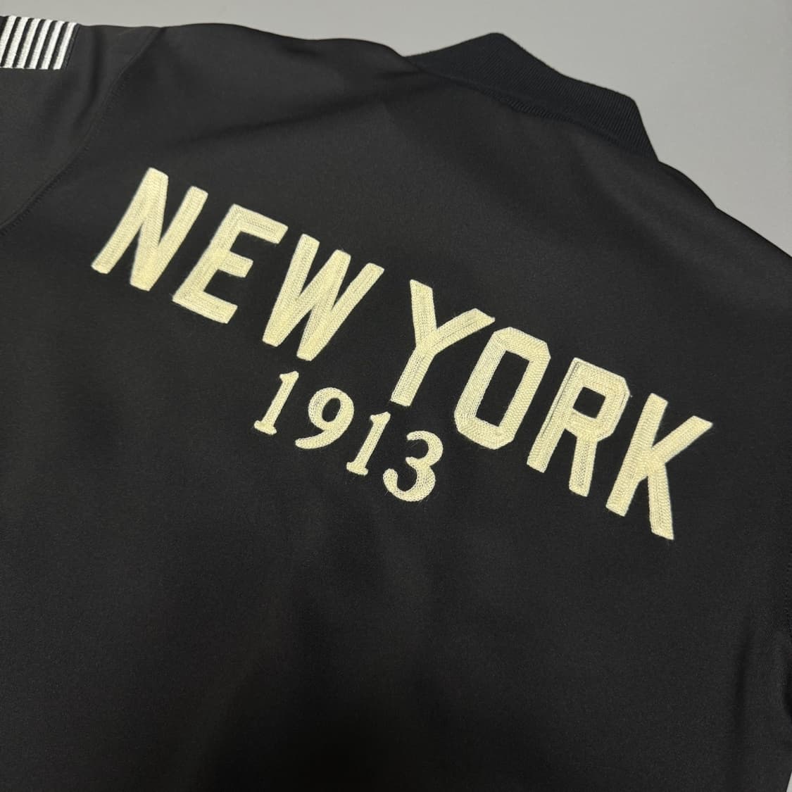 쇼트(Schott) 블랙컬러 양면 자수로고 폴리에스터 하이넥 트랙탑 자켓 상품이미지6