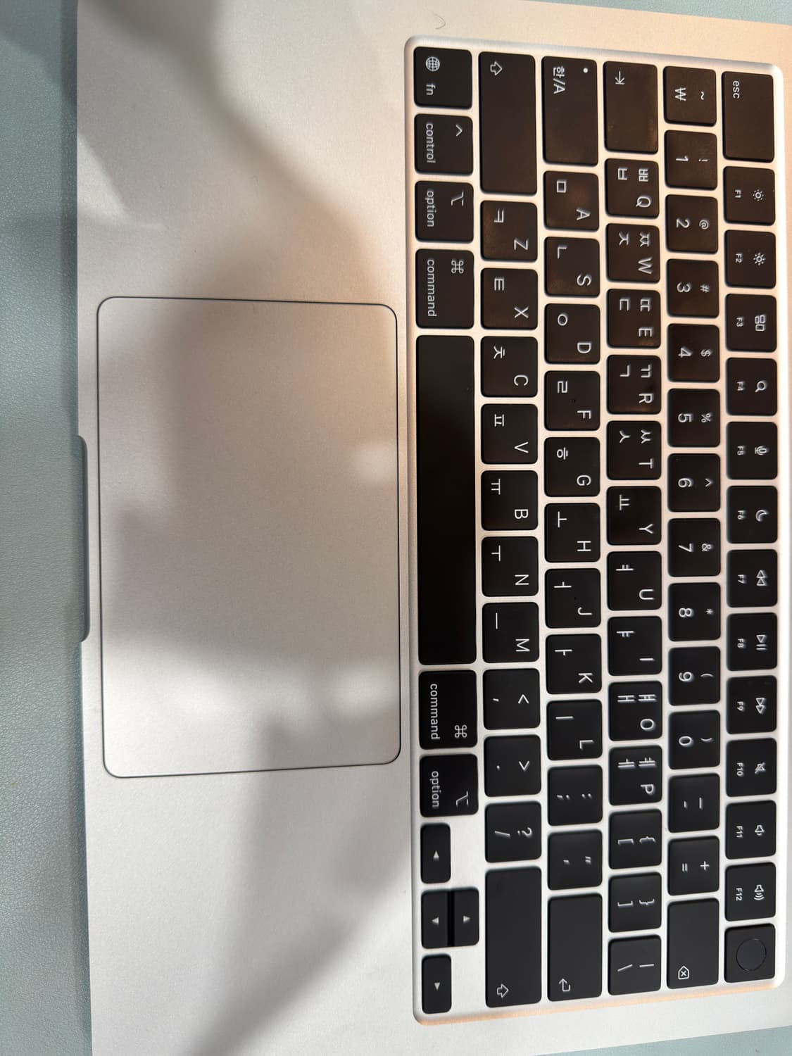 Apple 맥북 에어 13 M4 실버 • M4 10코어 • 512GB • 상품이미지4