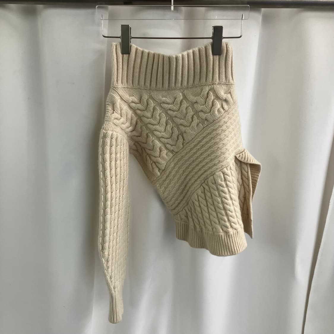 버버리 아이보리 비대칭 원숄더 캐시미어 니트 스웨터 M 상품이미지2