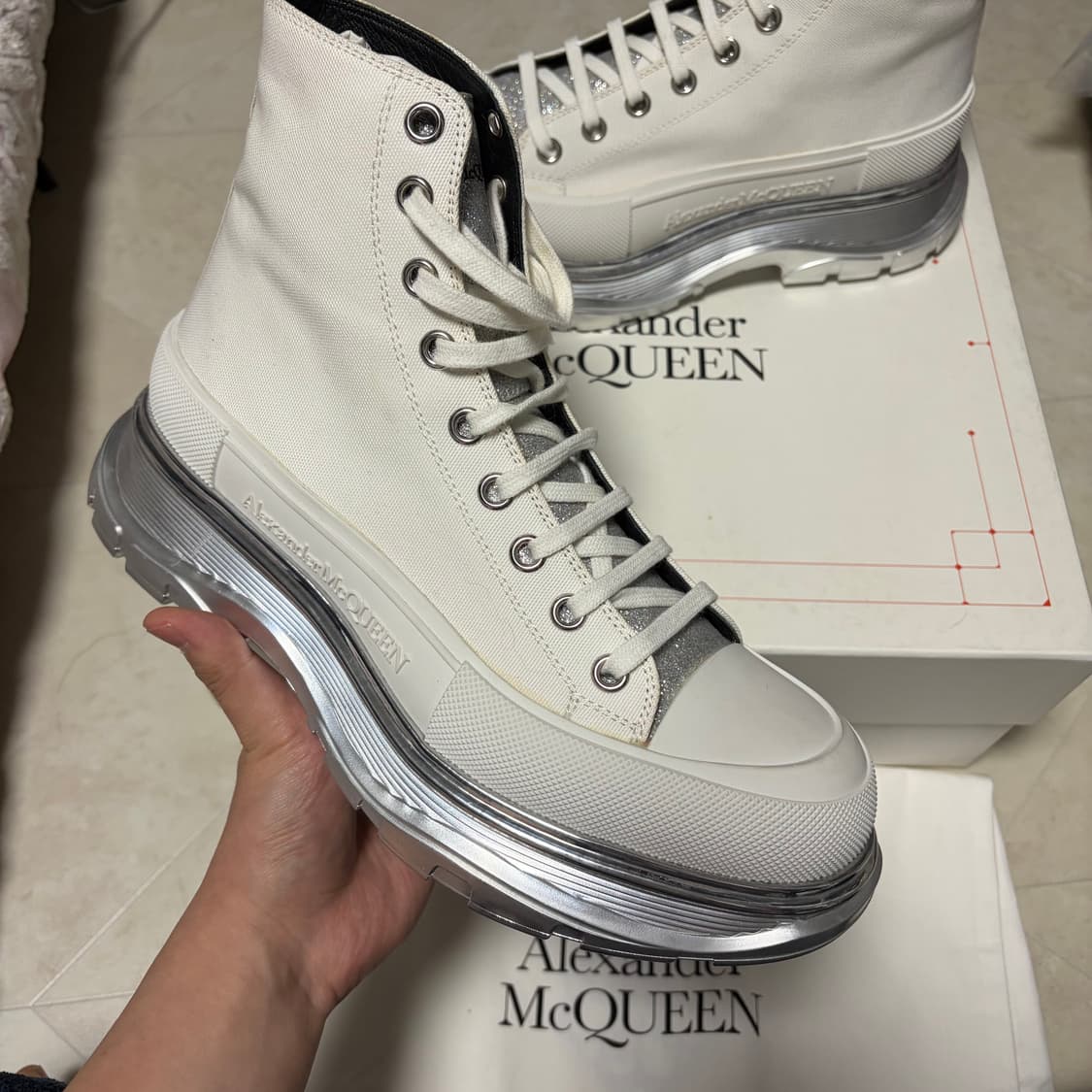 새상품(270)알렉산더맥퀸 트레드 슬릭 부츠 실버 화이트 상품이미지1