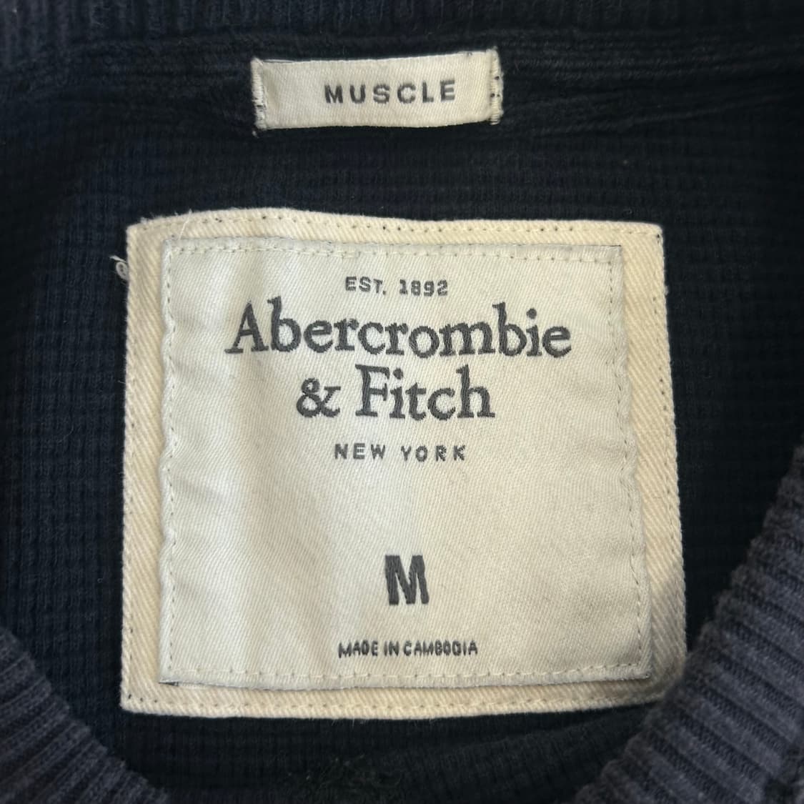 Abercrombie 아베크롬비 화이트 로고 네이비 와플 니트  상품이미지5
