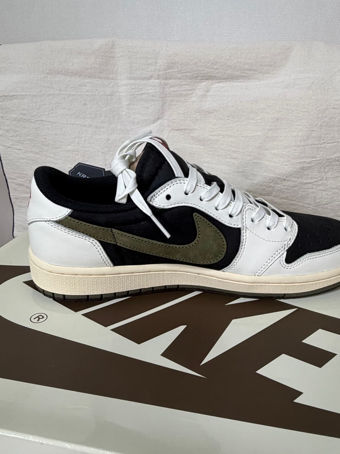 나이키 조던1로우 트래비스스캇 미디엄 올리브 상품이미지5