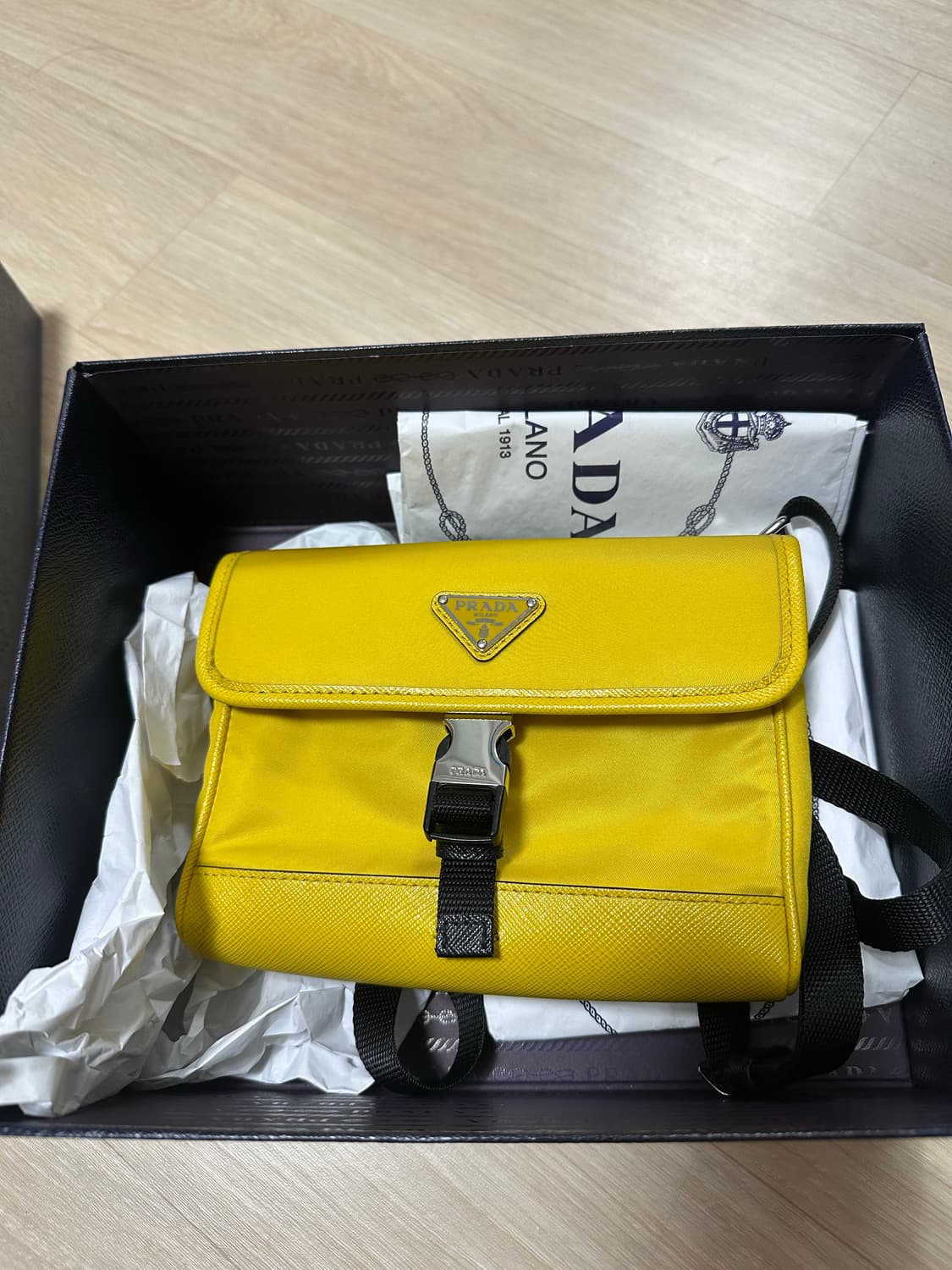 프라다 미니 크로스백 엘로우 상품이미지4