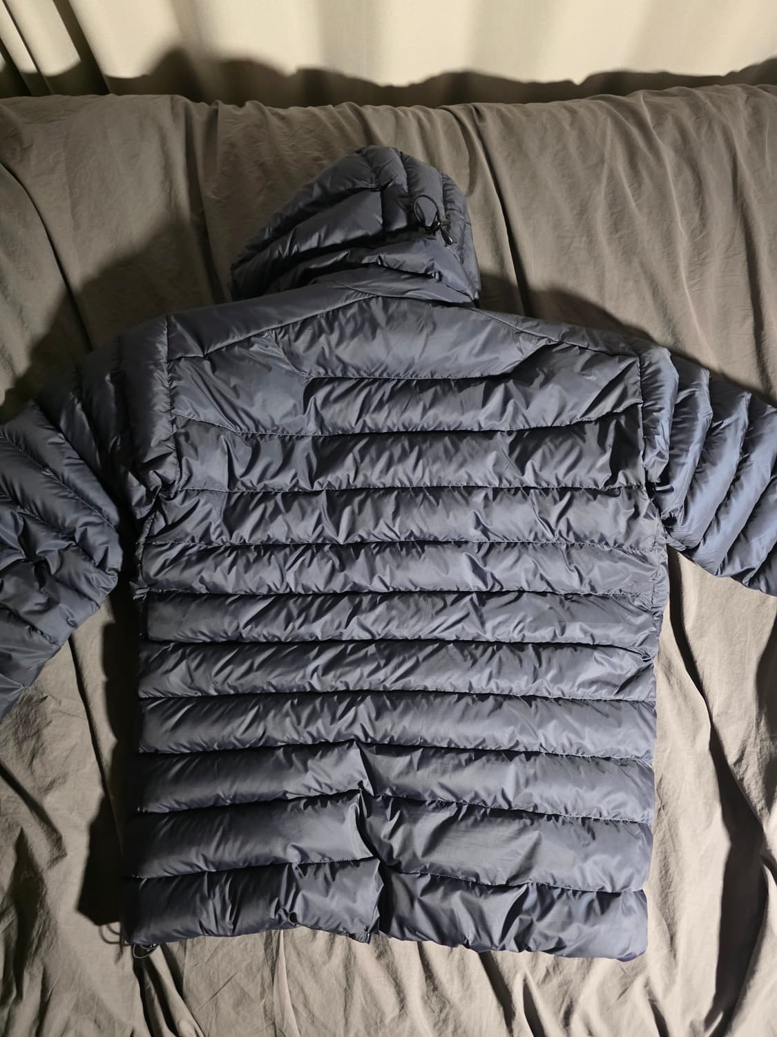 아크테릭스 경량패딩 세륨 후디 판매 합니다. (블랙 사파이어 M사이즈) 상품이미지7