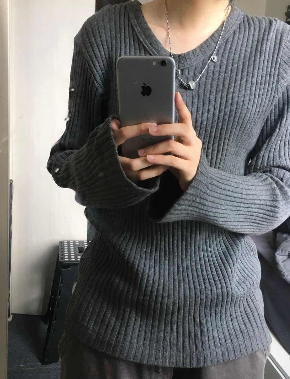 빔즈Beams 빈티지 그레이 회색 브이넥 니트 상품이미지1