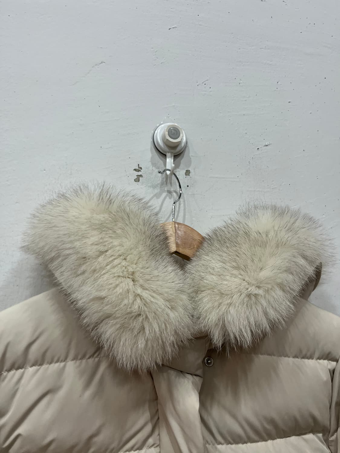 온앤온 구스다운 사가 폭스퍼 패딩 상품이미지3