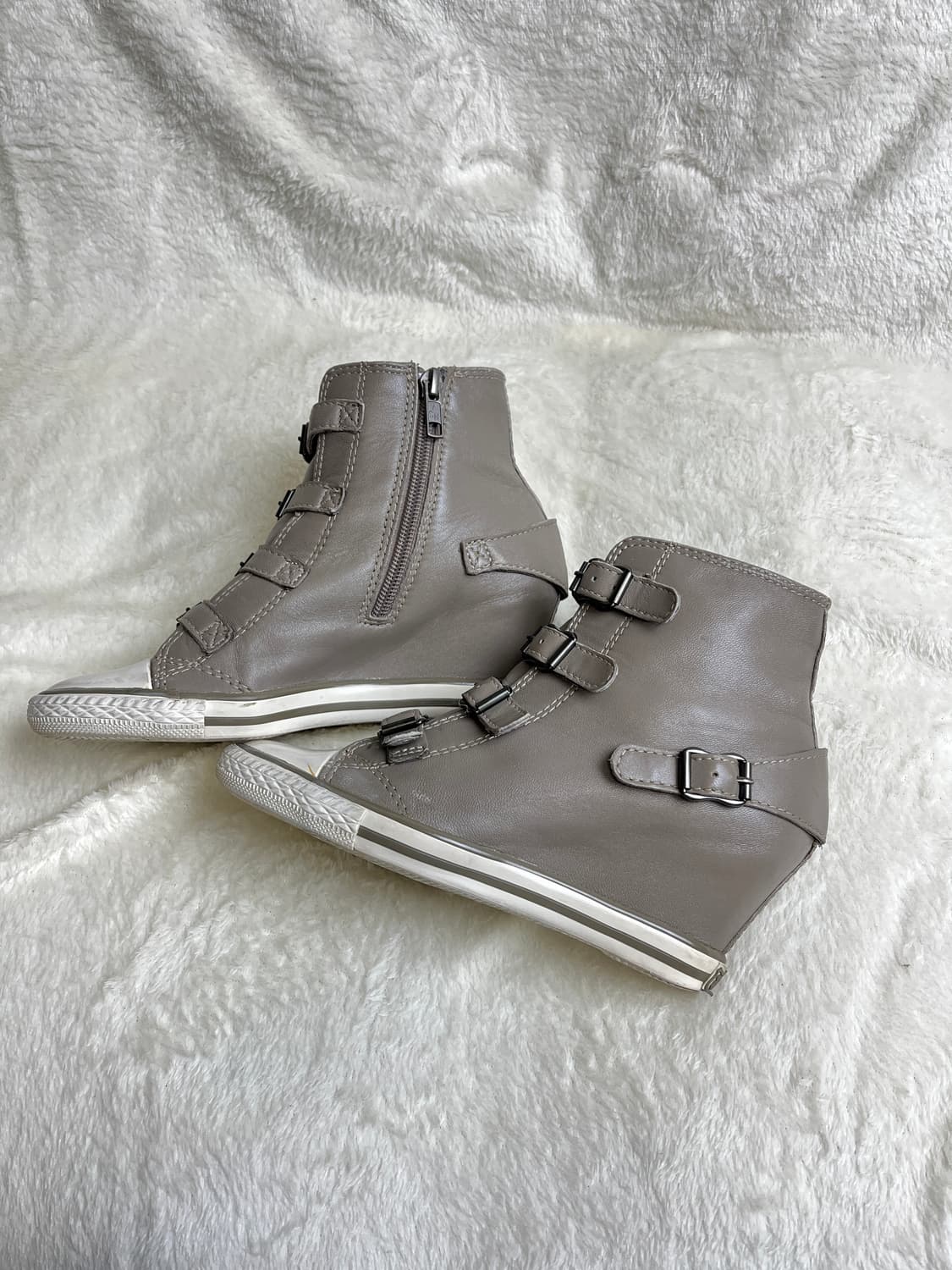 [35] 아쉬 스터드 레더 웨지힐 스니커즈 || ASH 220-225 상품이미지4