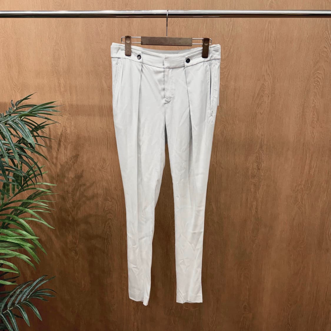 헬무트랭 스키니 코튼 팬츠 웥 턱 미니멀 스퀘어 포켓 버튼 디테일 화이트 상품이미지1