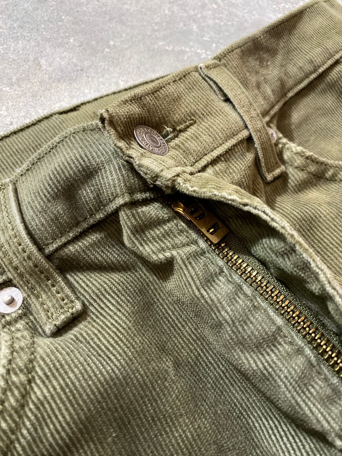 [32] Levi's 505 리바이스 페이디드 그린 코듀로이 팬츠 상품이미지4