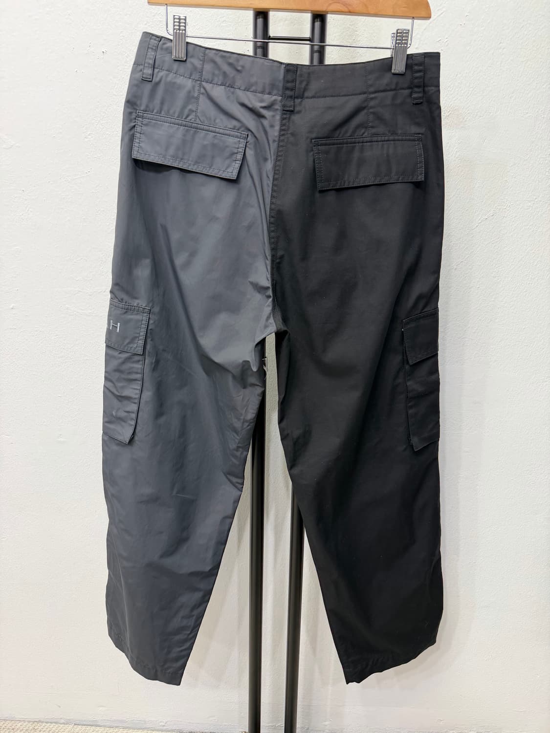 정품) 코스 x 예보아 COS x YEBOAH 투톤 카고바지 46 상품이미지4