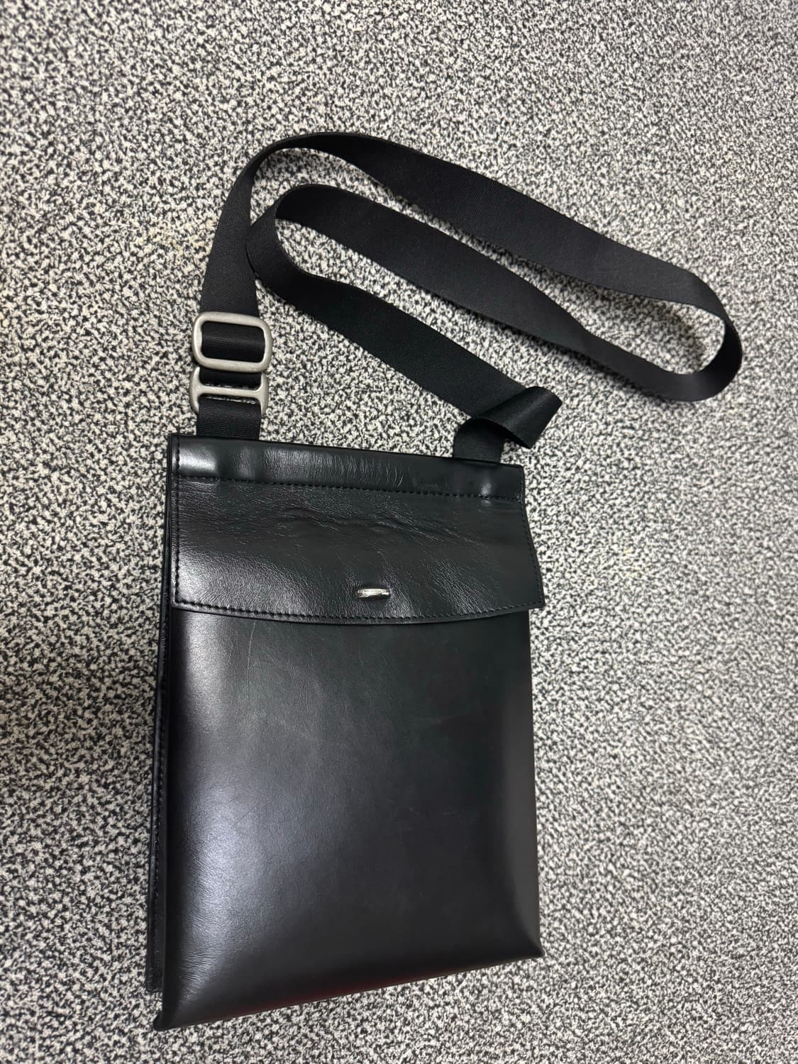 아워레가시 아몬 레더 크로스백(블랙) 상품이미지2