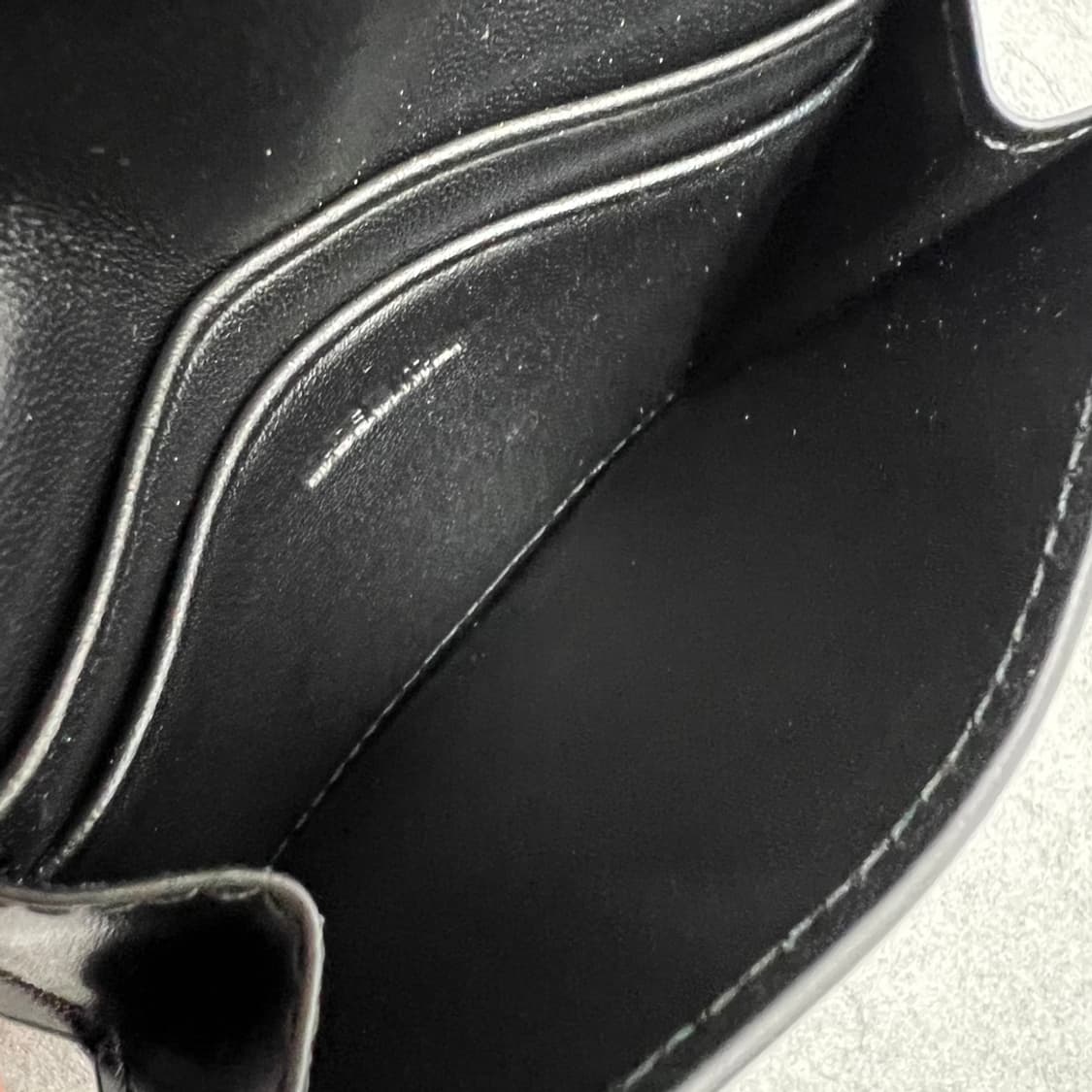 플랩 트리옹프 카드 지갑 - 샤이니 카프스킨(브론즈) 상품이미지5