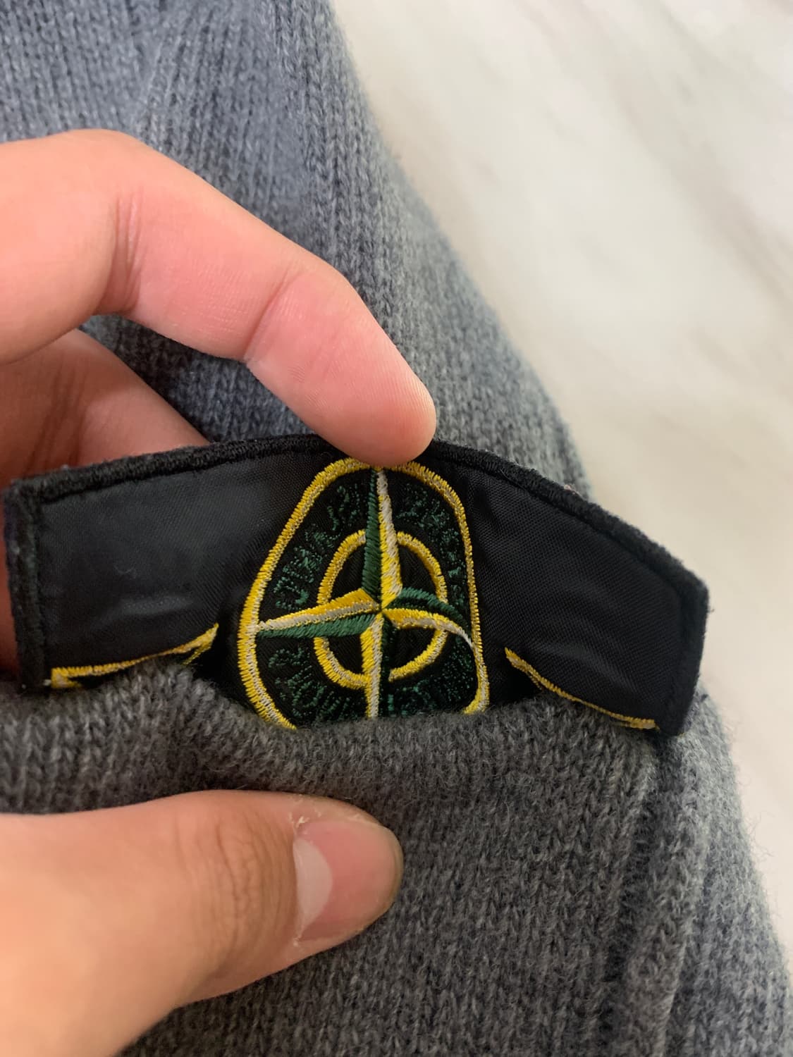 스톤아일랜드 그레이 니트 L사이즈 S급상태 상품이미지3