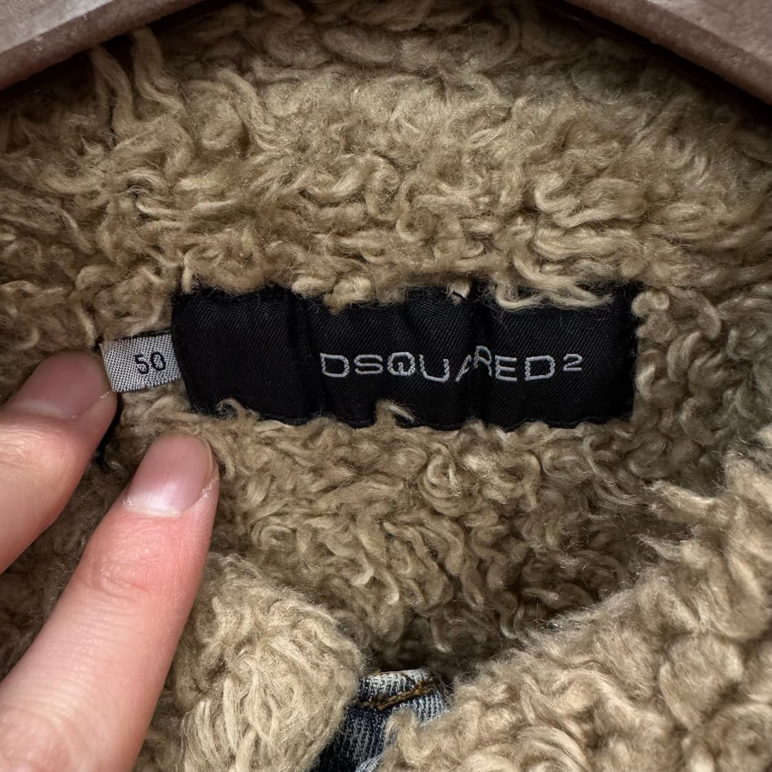 디스퀘어드2 빈티지 데님 쉐르파 자켓 후면 레터링 로고 디테일 상품이미지6