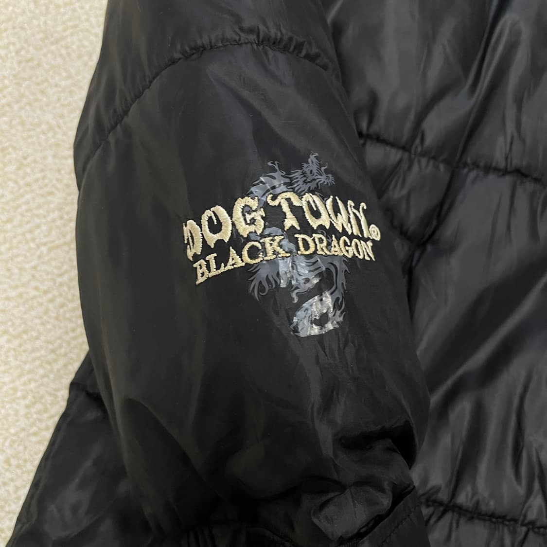 도그타운 Dog town 블랙 드래곤 자수 패딩 자켓 블랙 상품이미지3