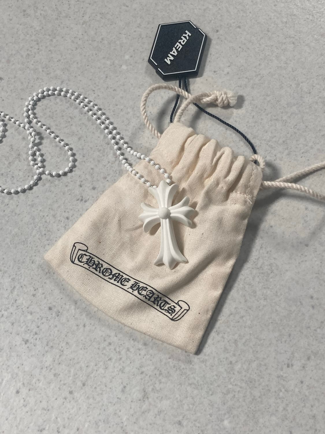 크롬하츠 실리크롬 CH 크로스 펜던트 화이트 상품이미지1